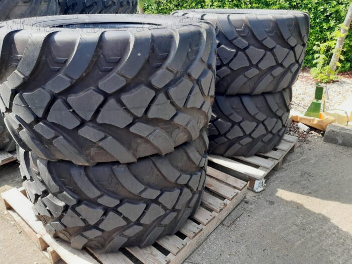 TYRES 560/45R22.5<br />Hours: 0<br />Stock Number: 51033645