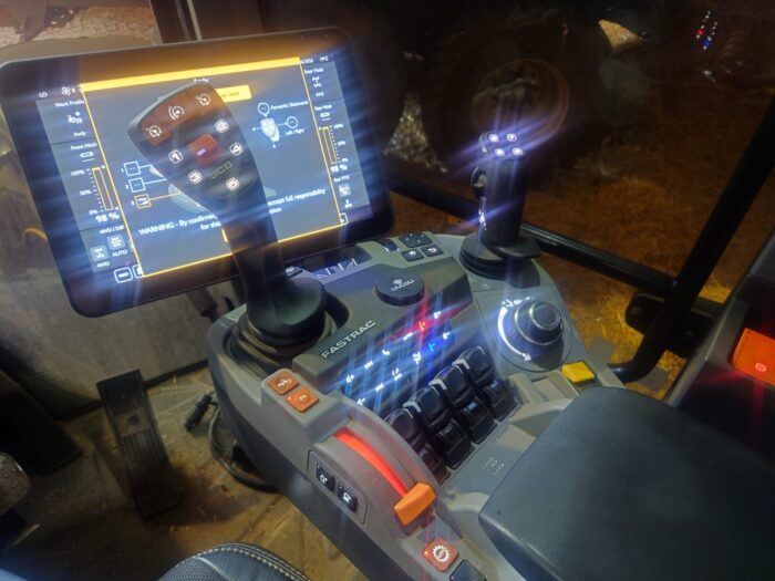 JCB 4220 ICON<br />Year: 2023<br />Hours: 1670<br />Stock Number: 11035071 - Image 8