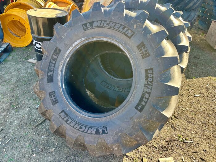 TYRES 500/70 R24<br />Hours: 0<br />Stock Number: 11035107